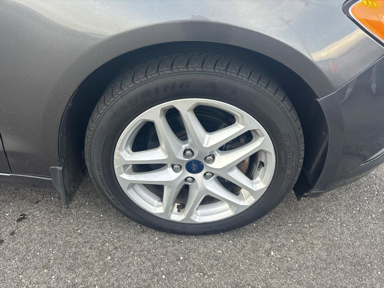 Used 2016 Ford Fusion SE image 25