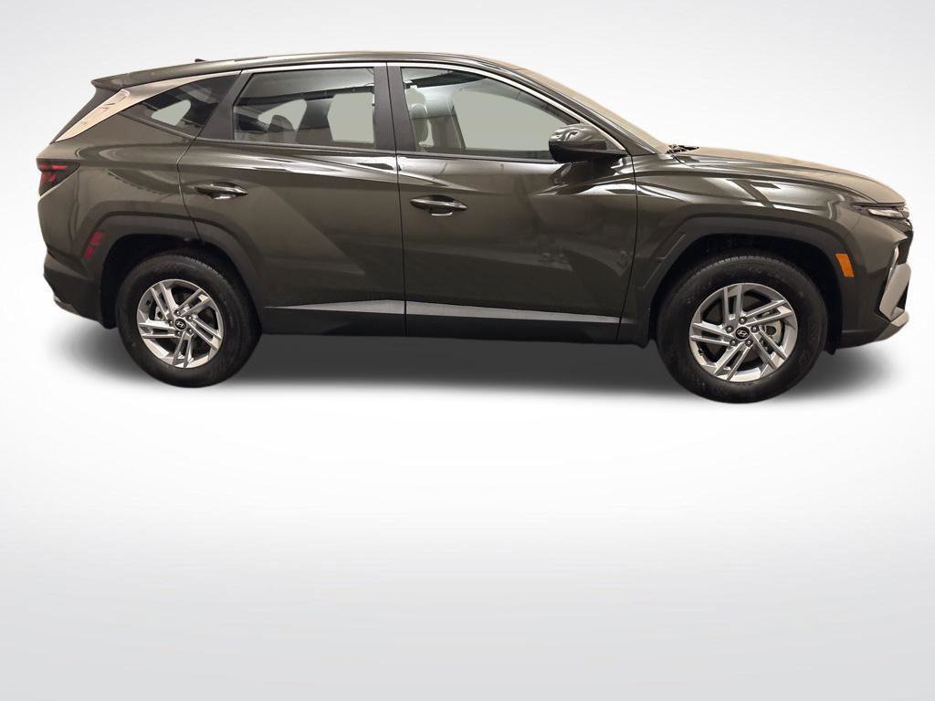 New 2025 Hyundai Tucson SE image 4