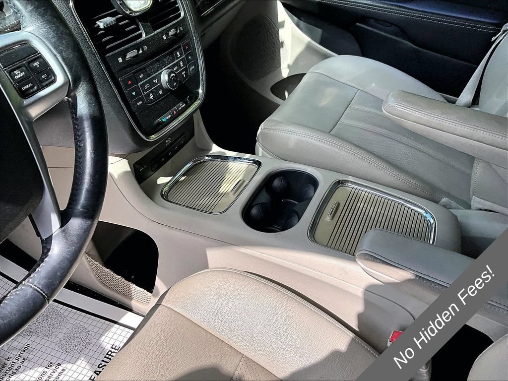 Used 2014 Chrysler Town & Country Touring-L w/ Driver Convenience Group FWD image 12