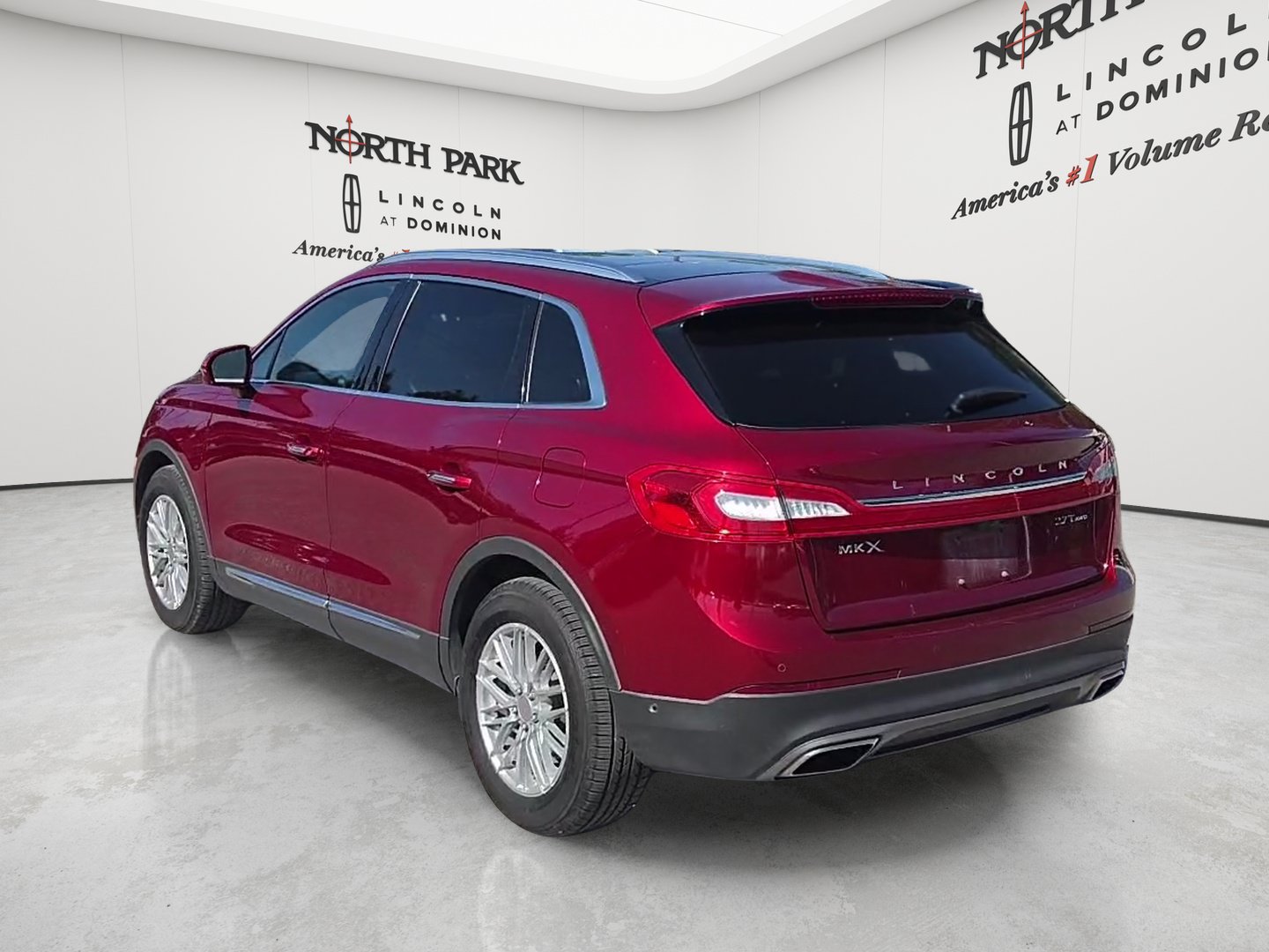 Used 2017 Lincoln MKX Reserve w/ Luxury Package AWD/4WD image 3