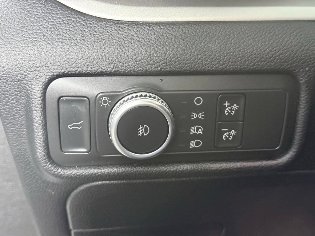 Used 2021 Ford Explorer XLT w/ Equipment Group 202A AWD/4WD image 21