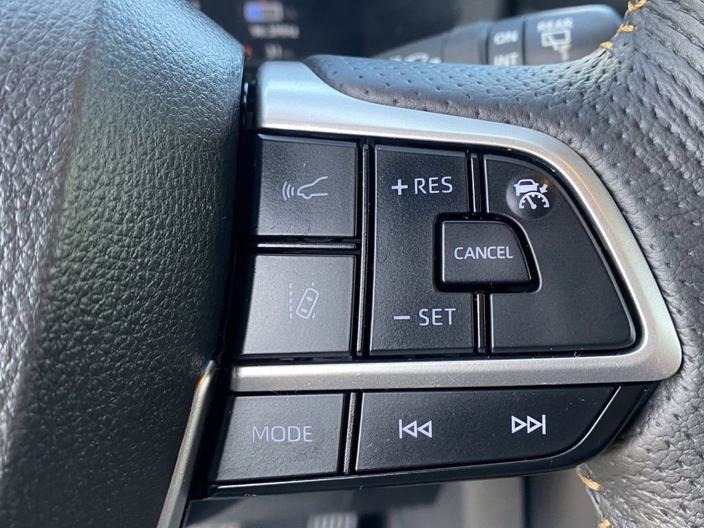 Certified 2025 Toyota Sienna XLE Woodland Edition image 35