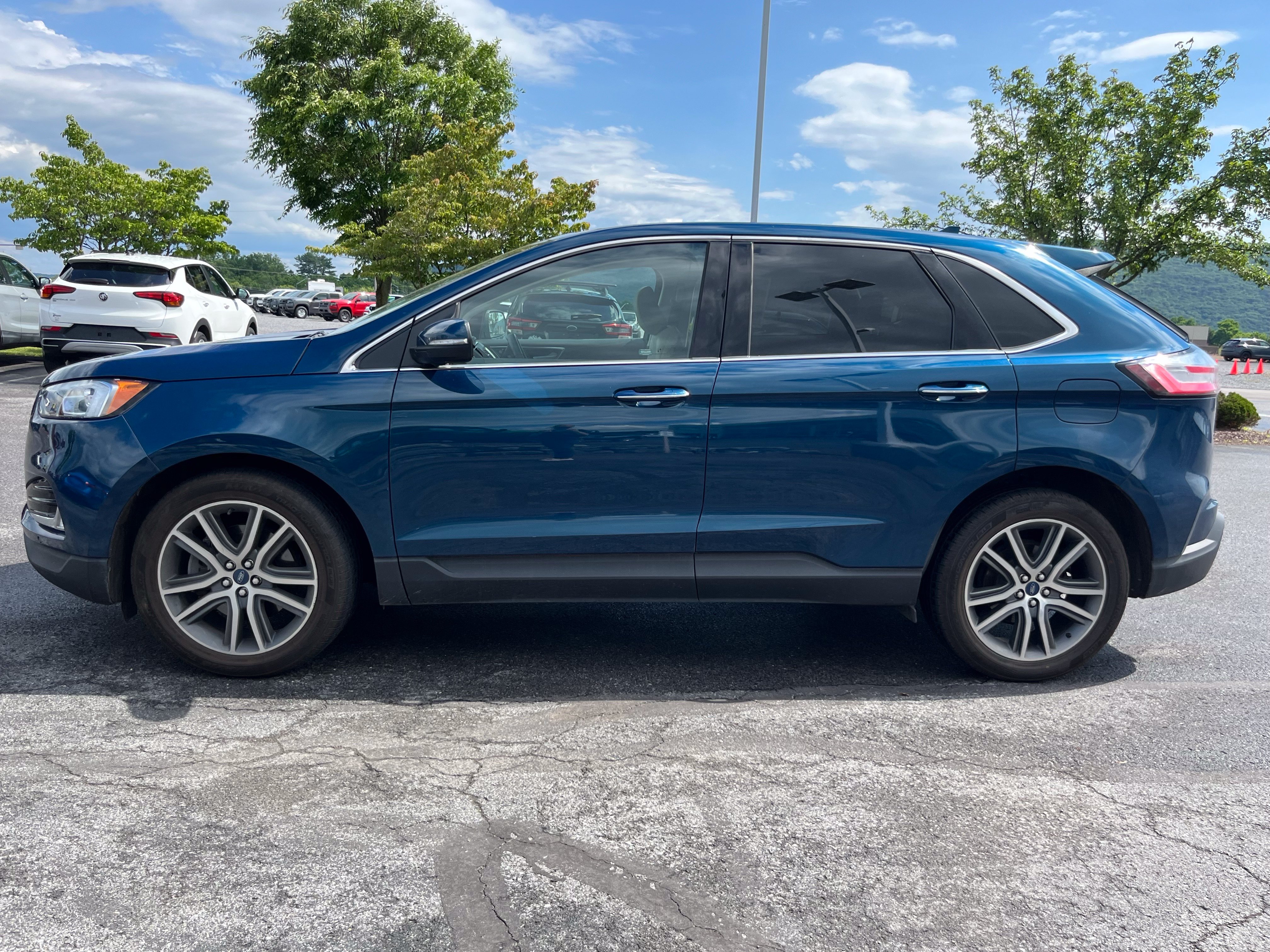 Used 2020 Ford Edge Titanium w/ Class II Trailer Tow Package AWD/4WD image 10