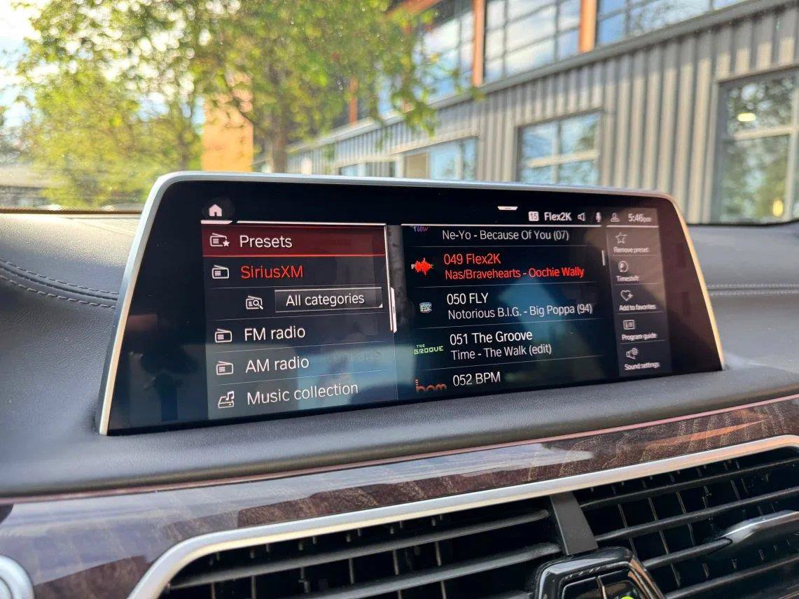 Used 2020 BMW 750i xDrive w/ Executive Package AWD/4WD image 16