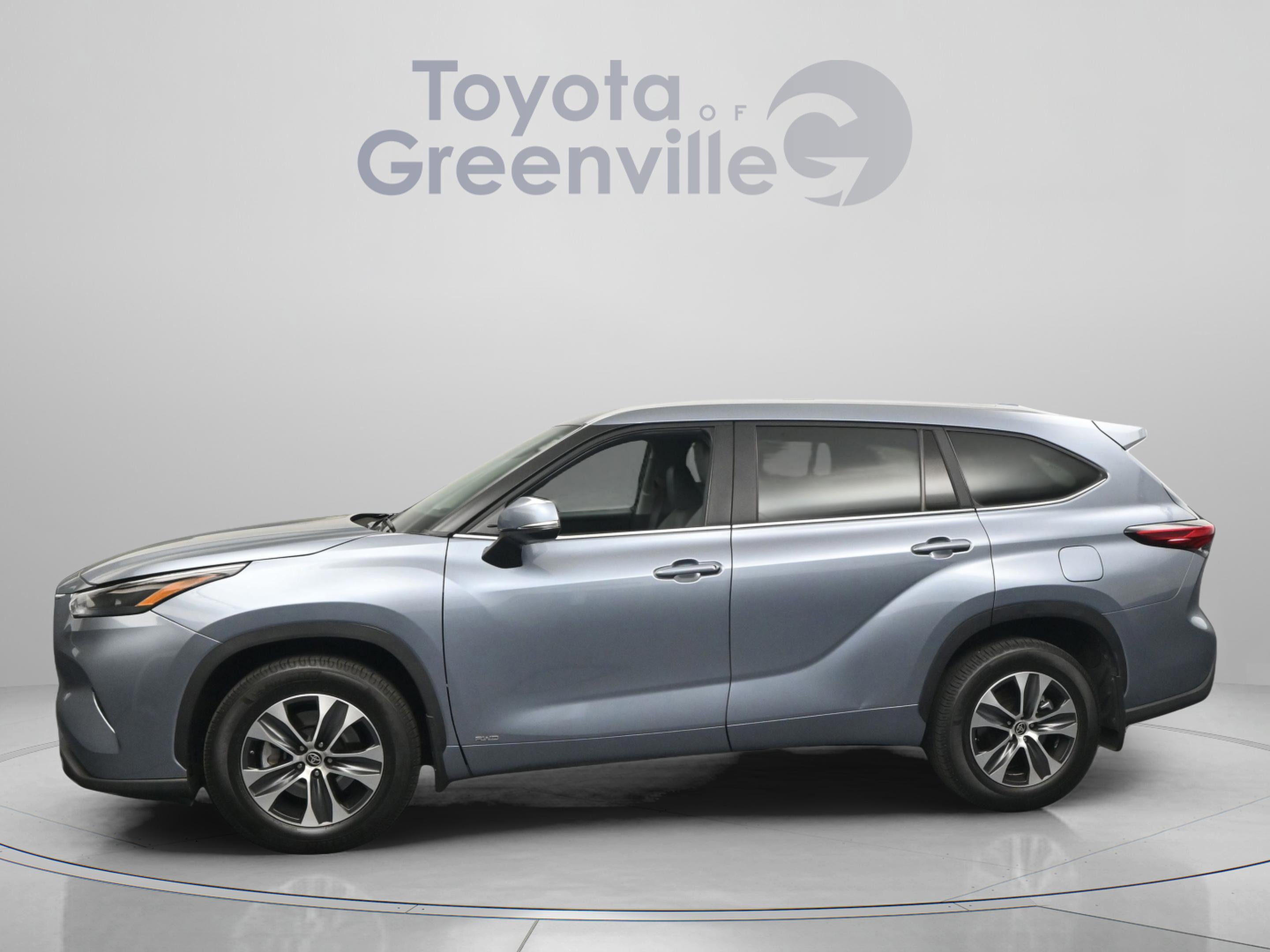 Used 2023 Toyota Highlander XLE image 2