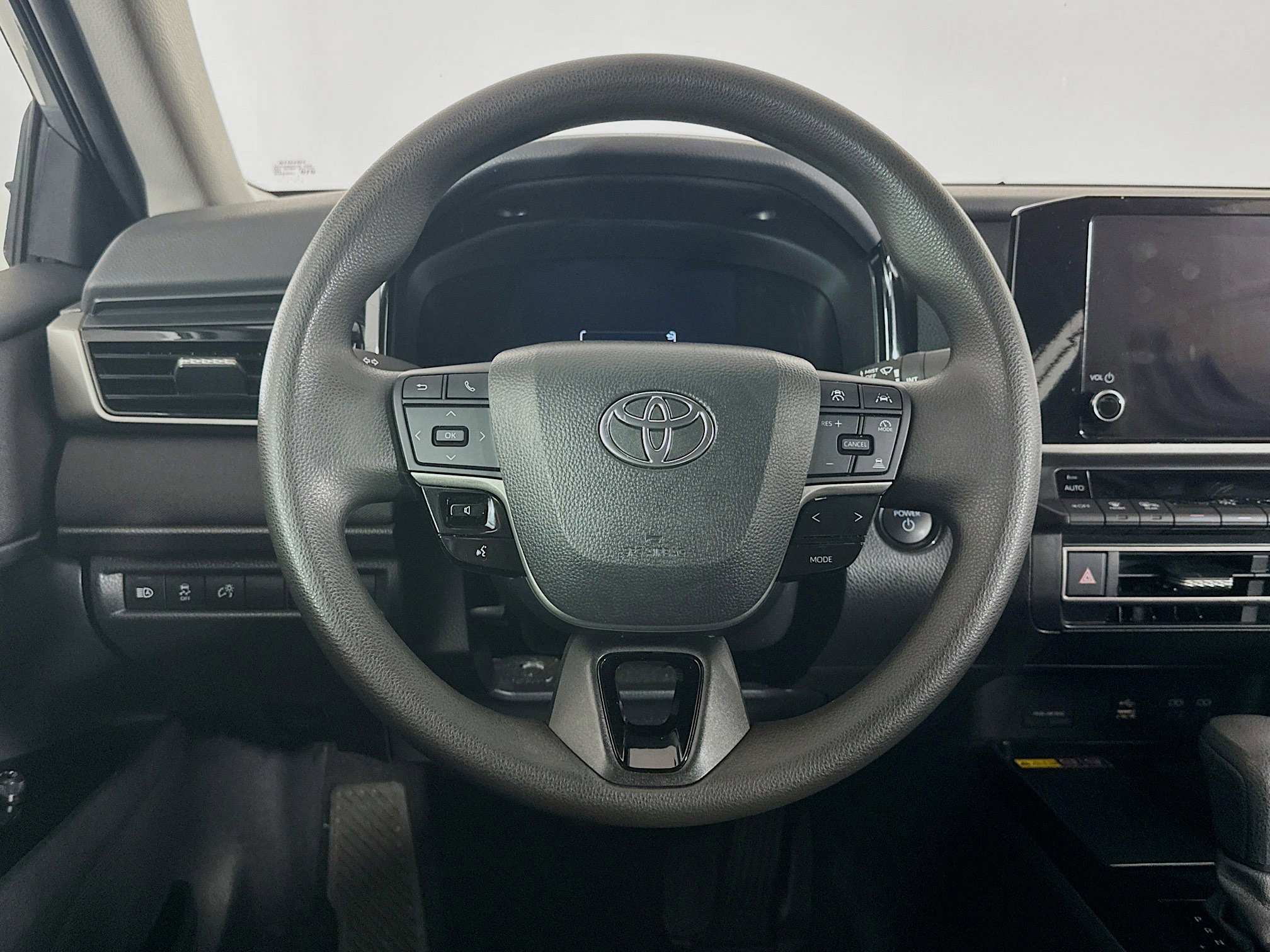 Used 2025 Toyota Camry LE image 18