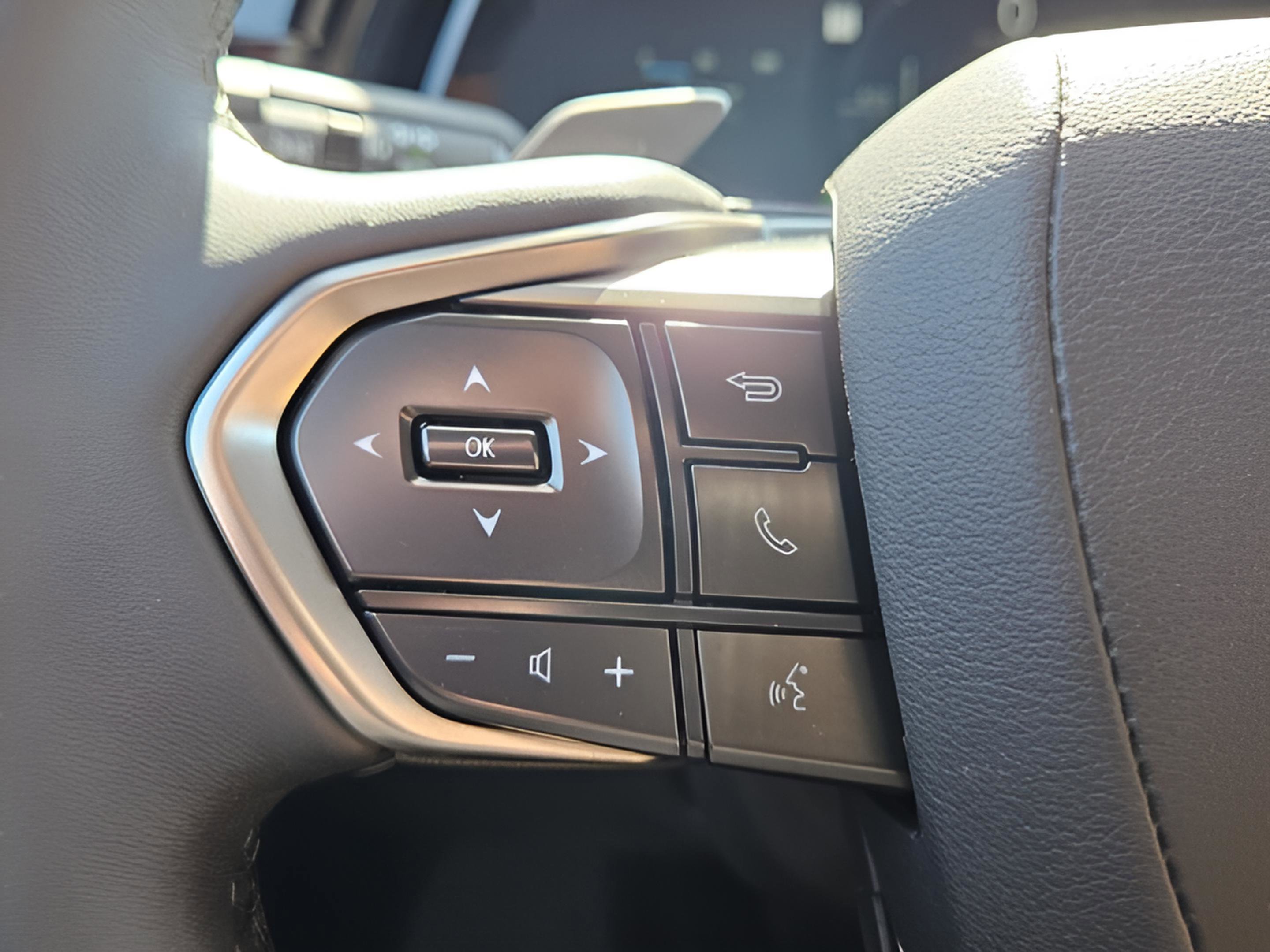 Used 2025 Lexus RX 350h w/ Accessory Package (P3) AWD/4WD image 24