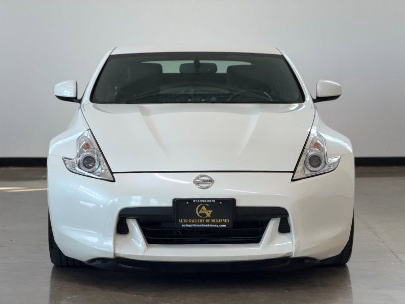 Used 2009 Nissan 370Z Touring w/ Sport Pkg image 2
