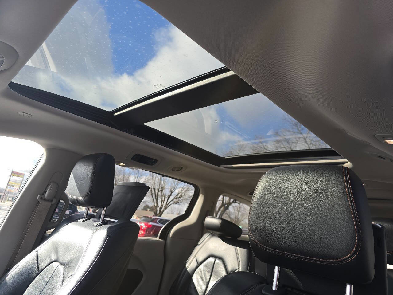 Used 2018 Chrysler Pacifica Touring-L Plus image 23