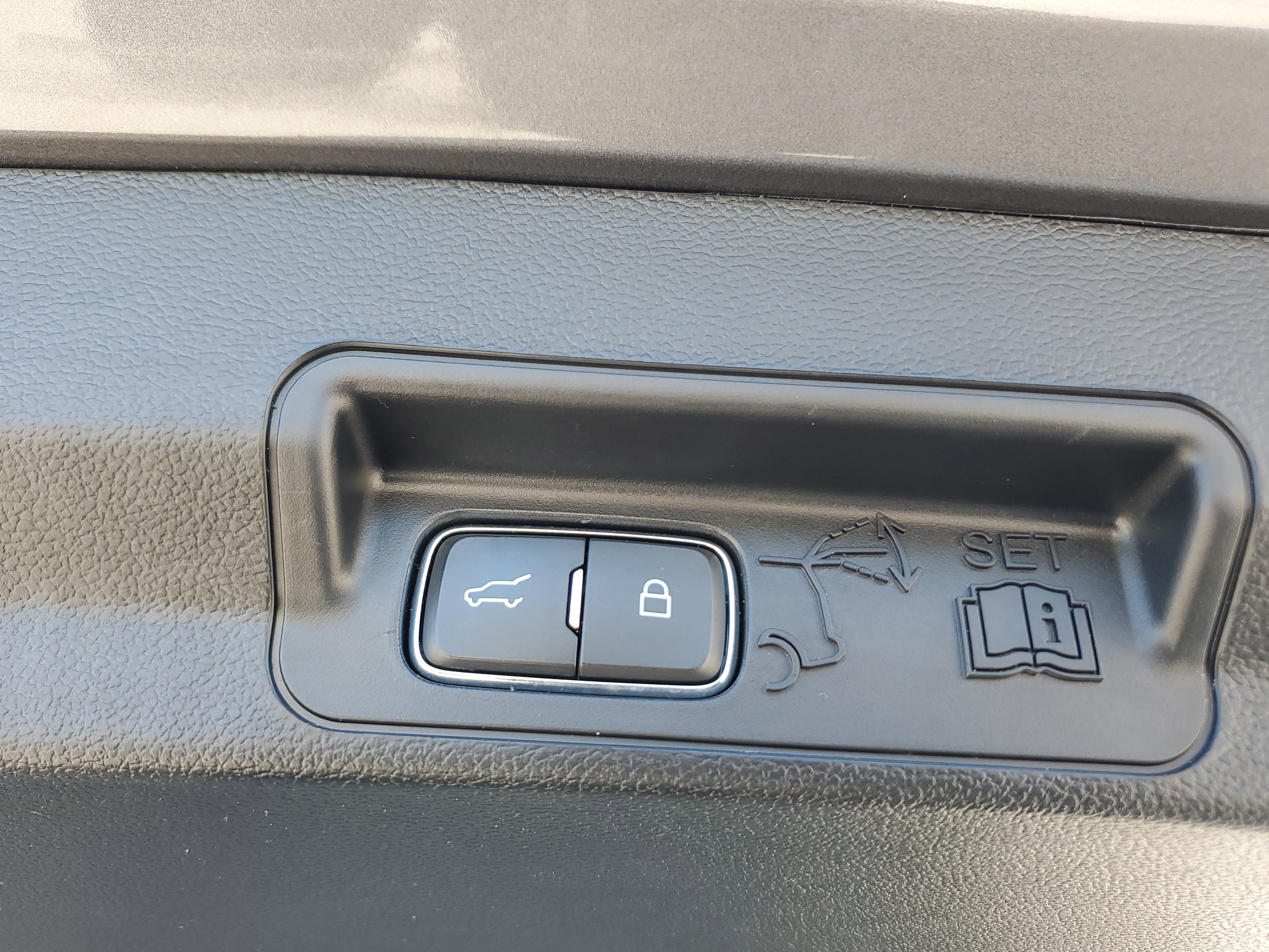 Used 2022 Ford Explorer XLT w/ Equipment Group 202A image 18