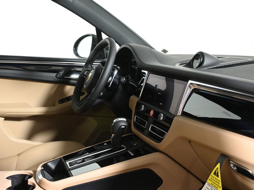 New 2026 Porsche Macan AWD/4WD image 38