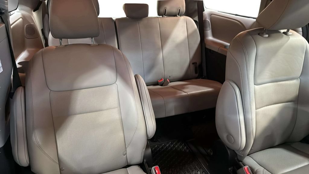 Used 2020 Toyota Sienna Limited Premium AWD/4WD image 13