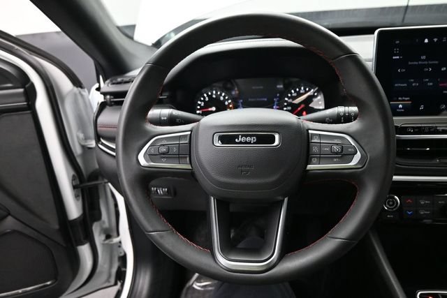 Used 2025 Jeep Compass Trailhawk AWD/4WD image 12