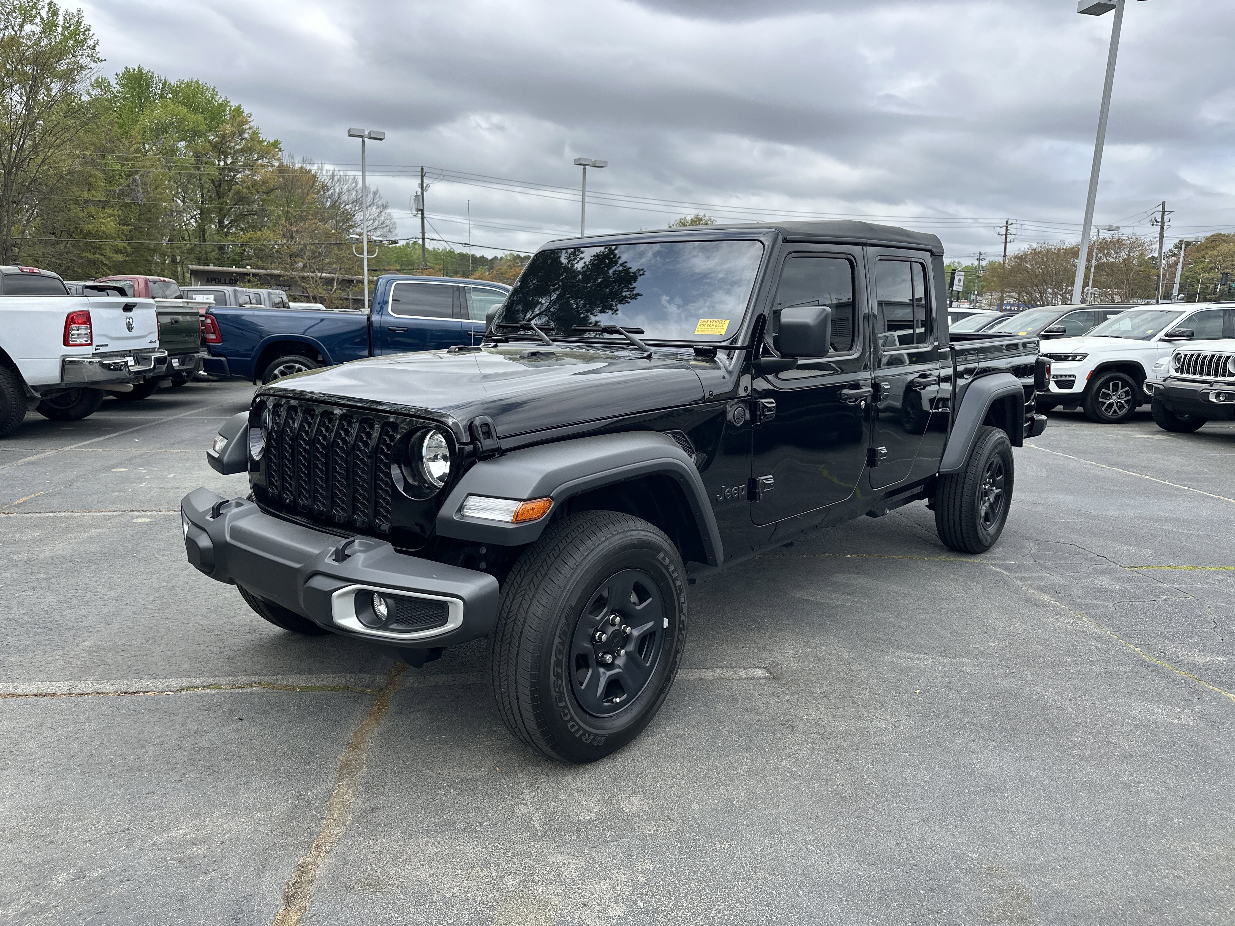 Used 2023 Jeep Gladiator Sport image 5