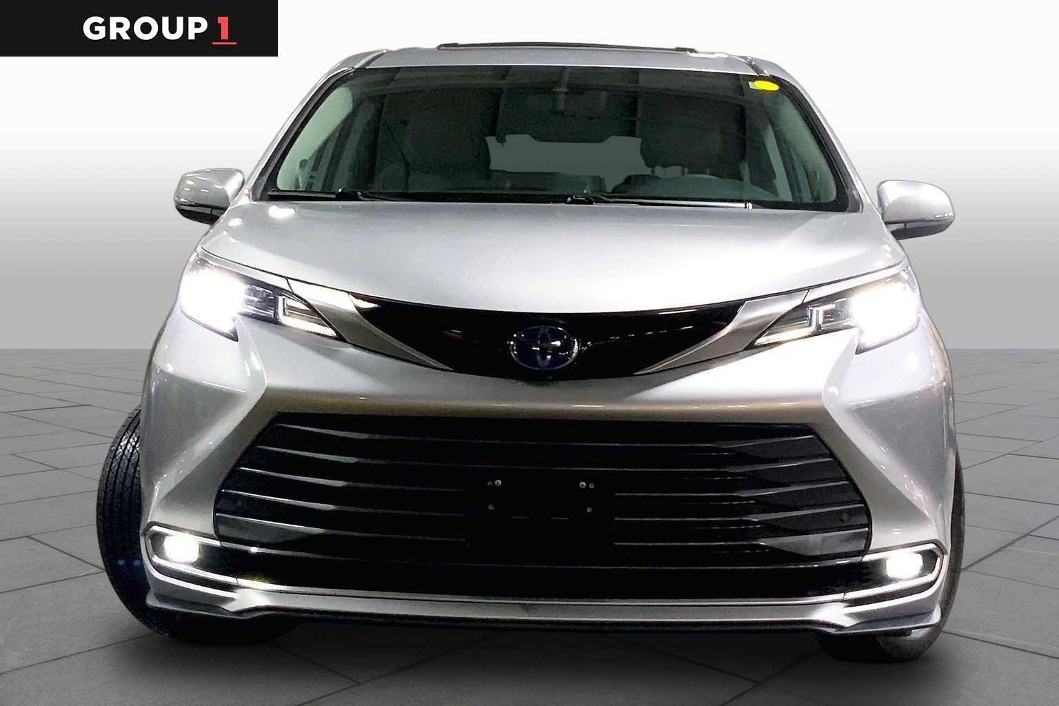 Certified 2024 Toyota Sienna Limited AWD/4WD image 4
