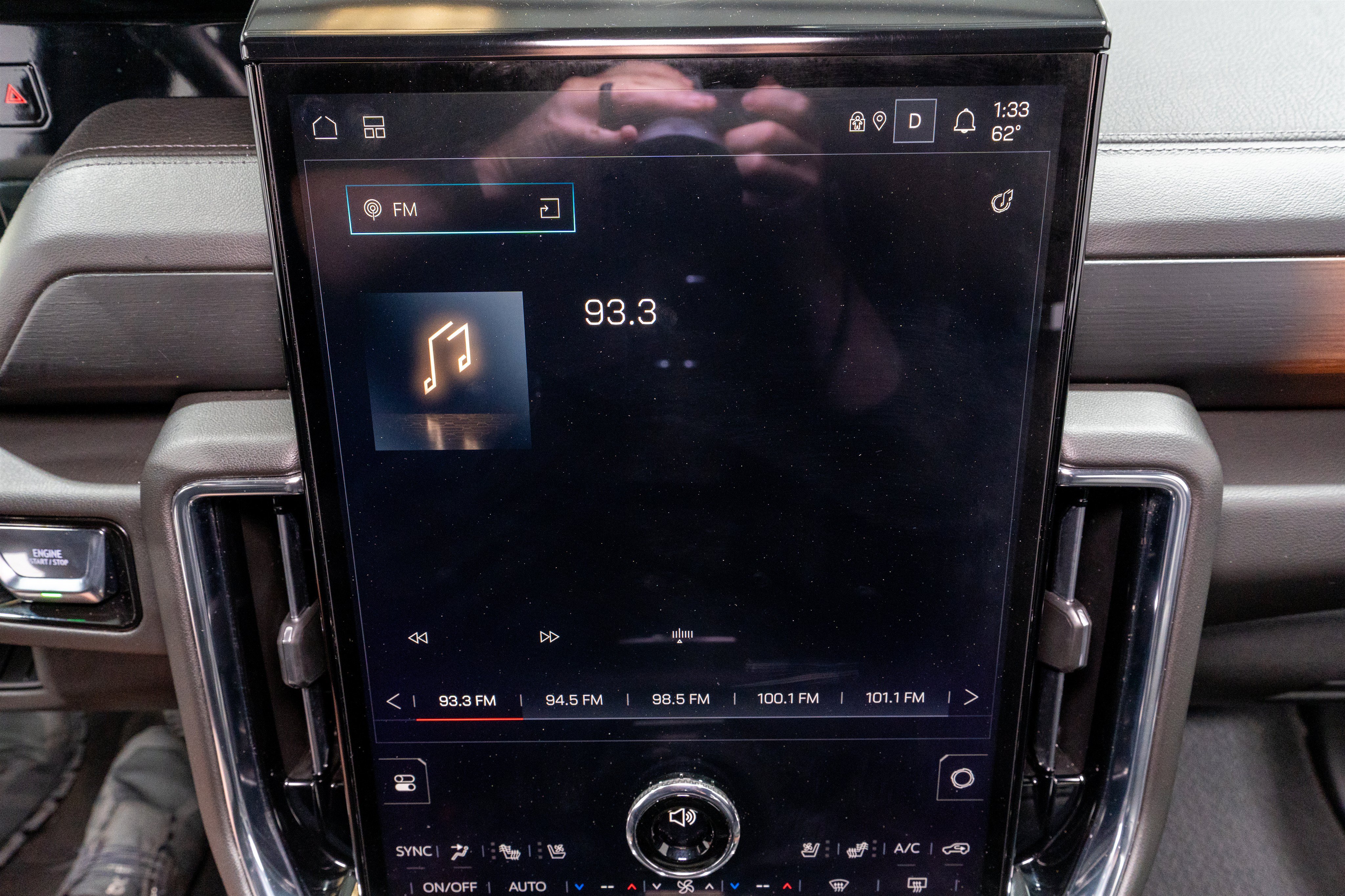 Used 2025 GMC Yukon XL Denali RWD image 19