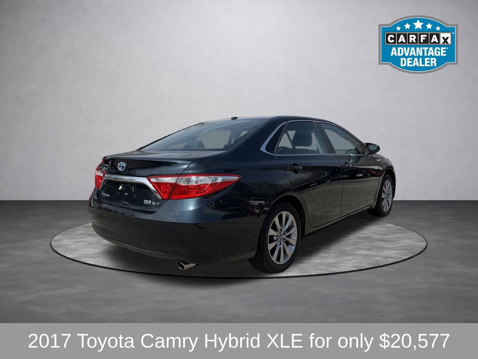 Used 2017 Toyota Camry XLE FWD image 3