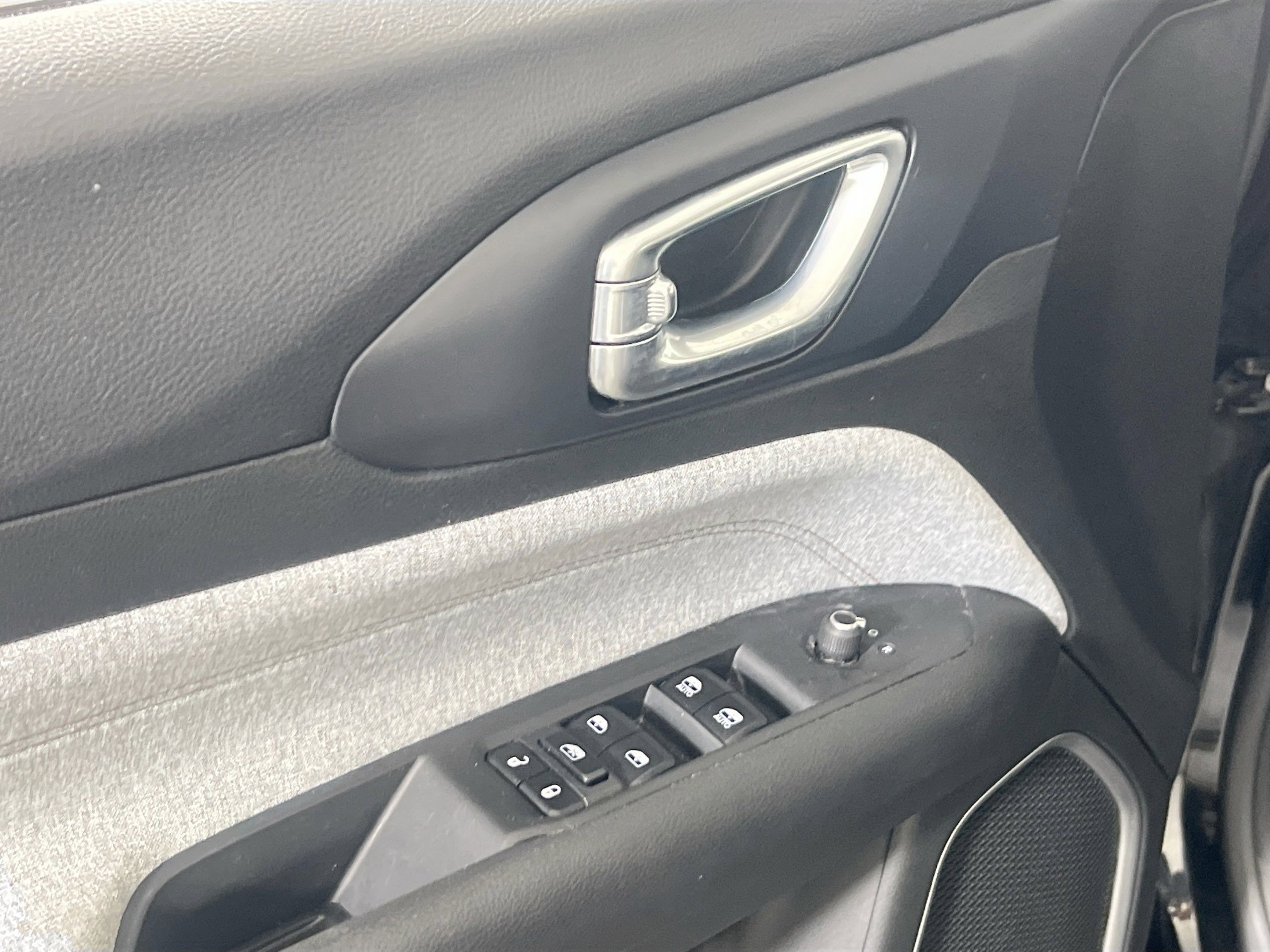 Used 2022 Jeep Compass Latitude w/ Sun and Sound Group image 17