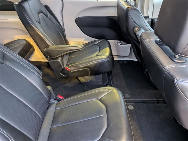 Used 2024 Chrysler Pacifica Touring-L image 29