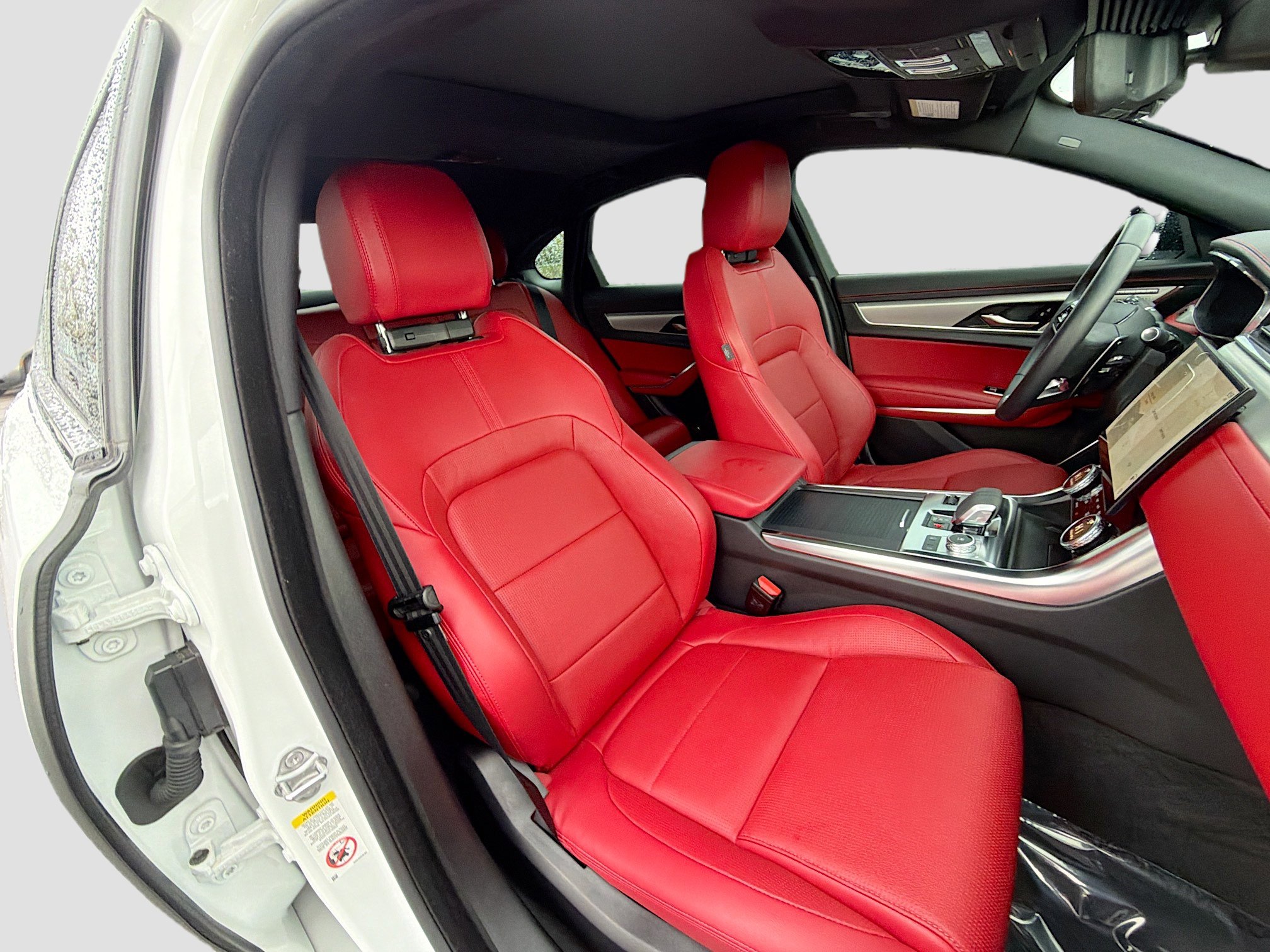 Used 2024 Jaguar XF R-Dynamic SE image 15