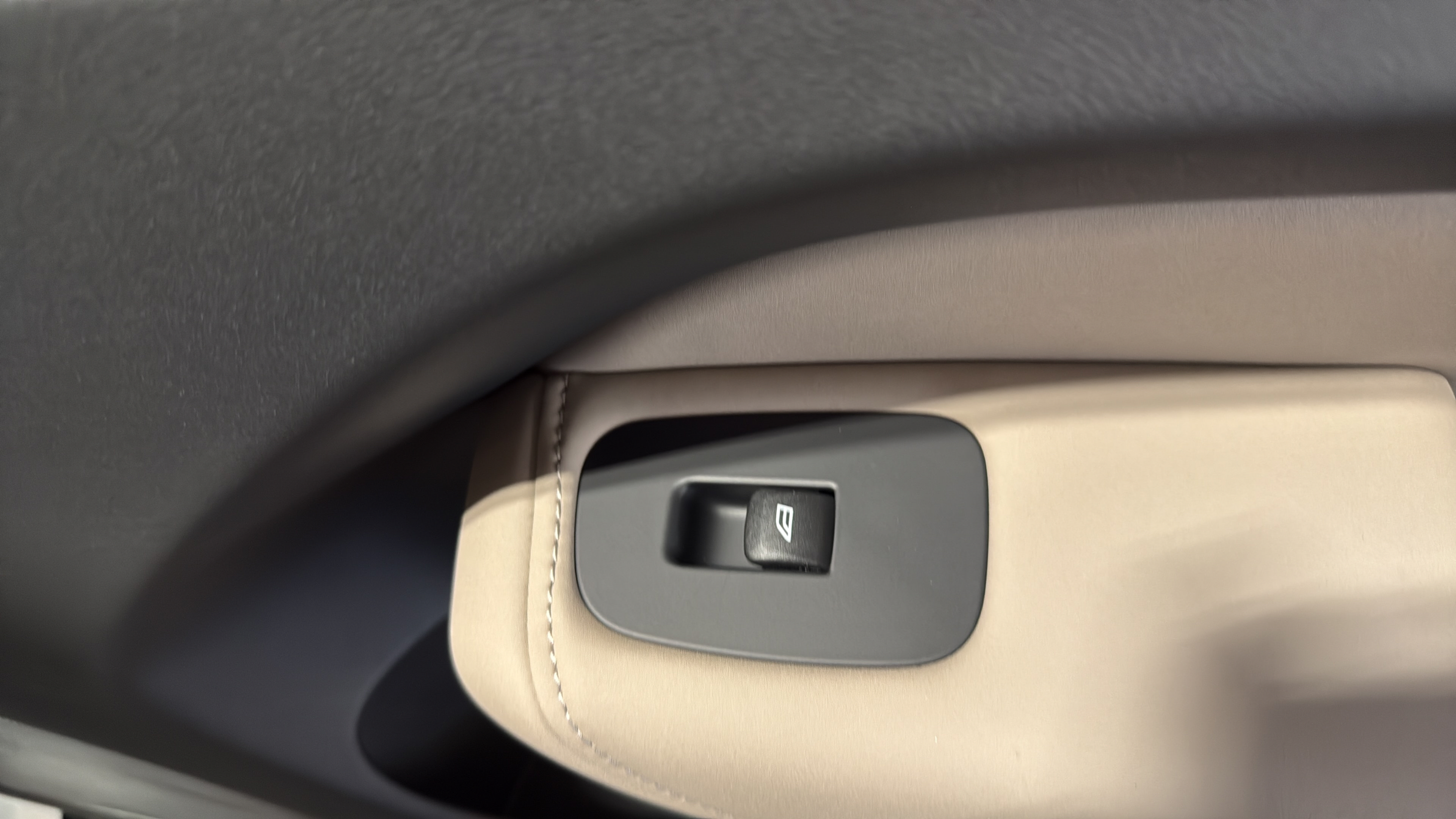 New 2027 Volvo XC60 B5 Plus AWD/4WD image 32