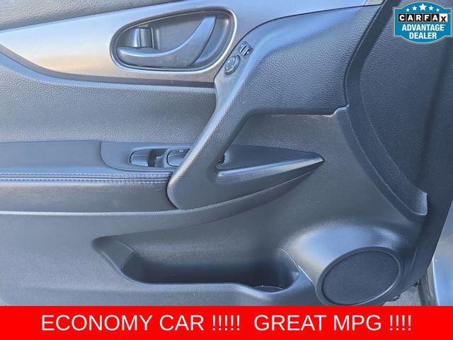 Used 2022 Nissan Rogue Sport S image 11