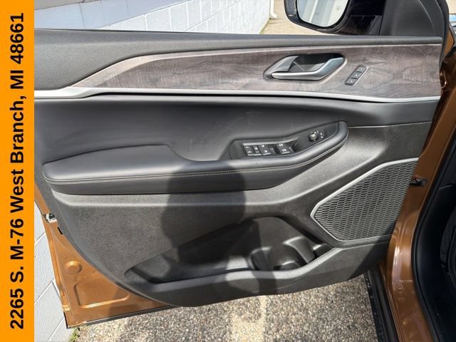 New 2026 Jeep Grand Cherokee L Limited w/ Luxury Tech Group II AWD/4WD image 13