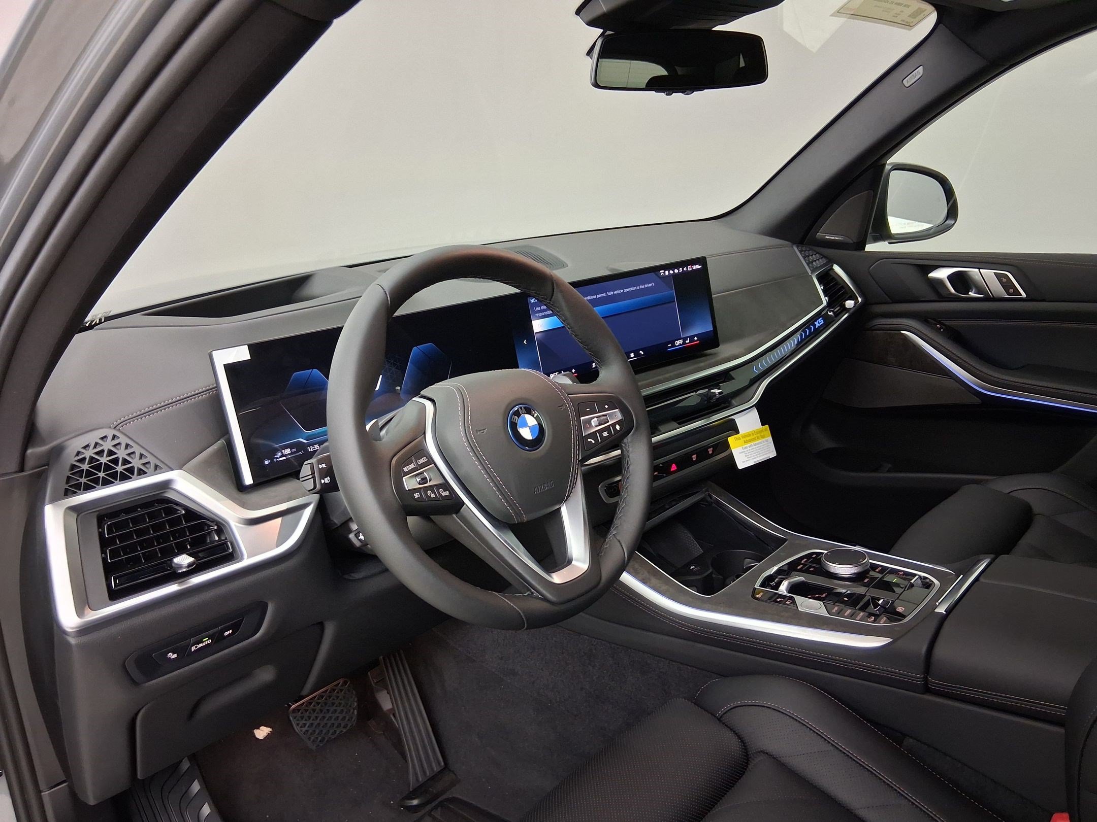 New 2026 BMW X5 xDrive50e w/ Premium Package AWD/4WD image 2