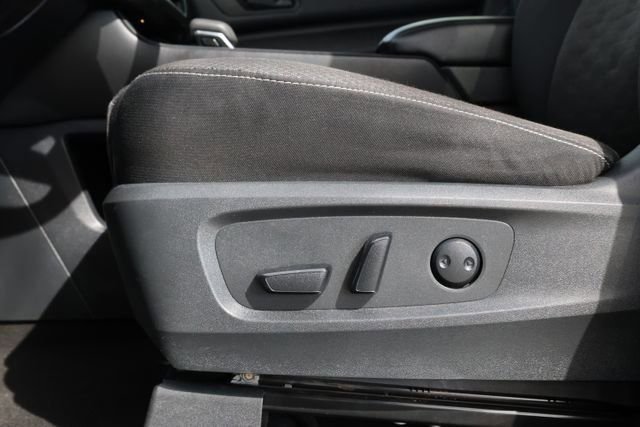 Used 2023 Nissan Pathfinder SV image 24