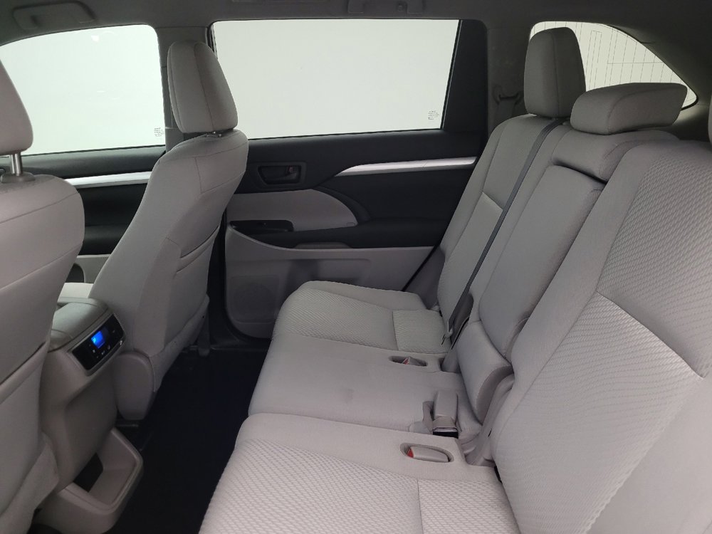 Used 2019 Toyota Highlander LE image 18
