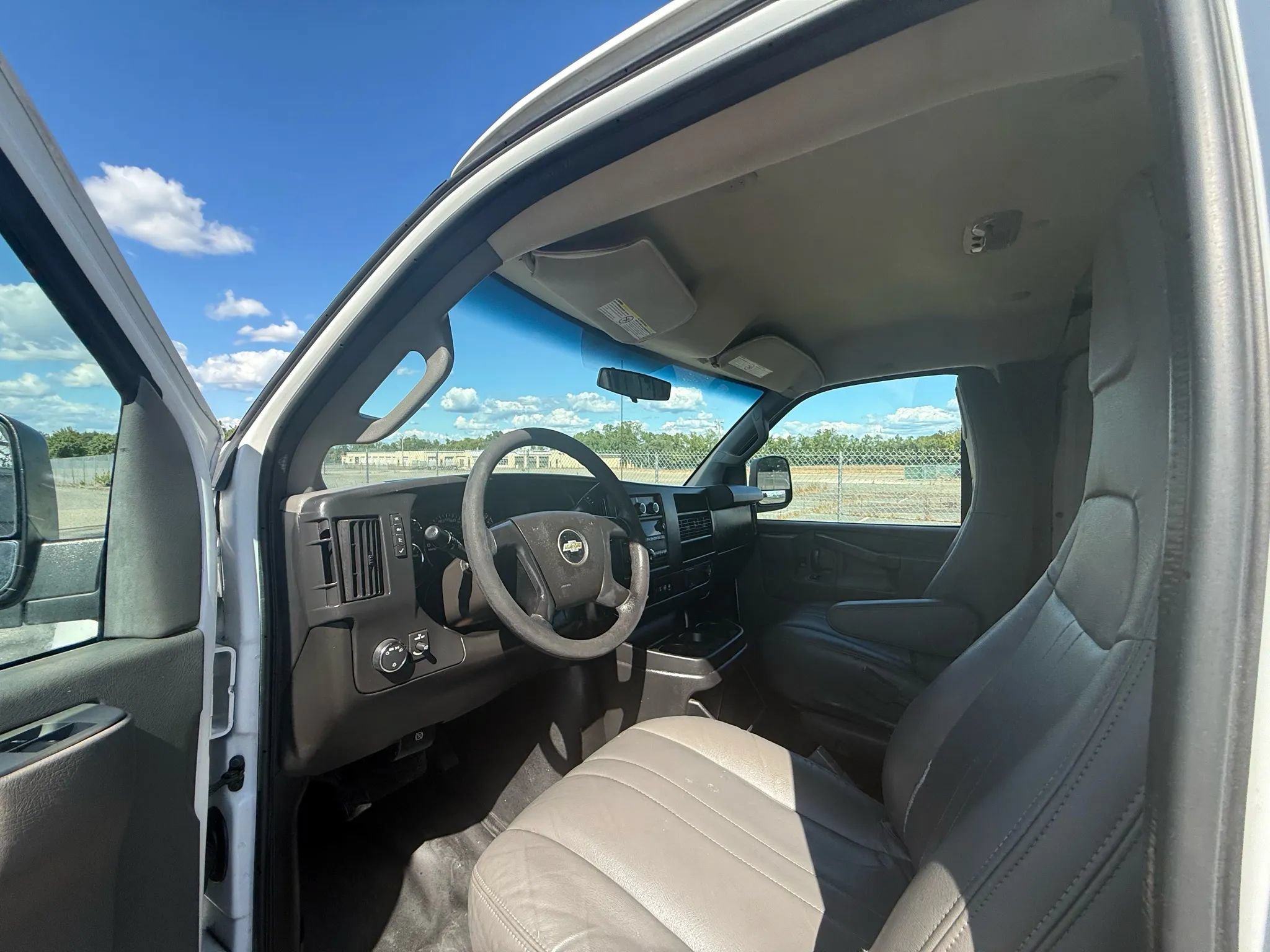 Used 2016 Chevrolet Express 2500 RWD image 21