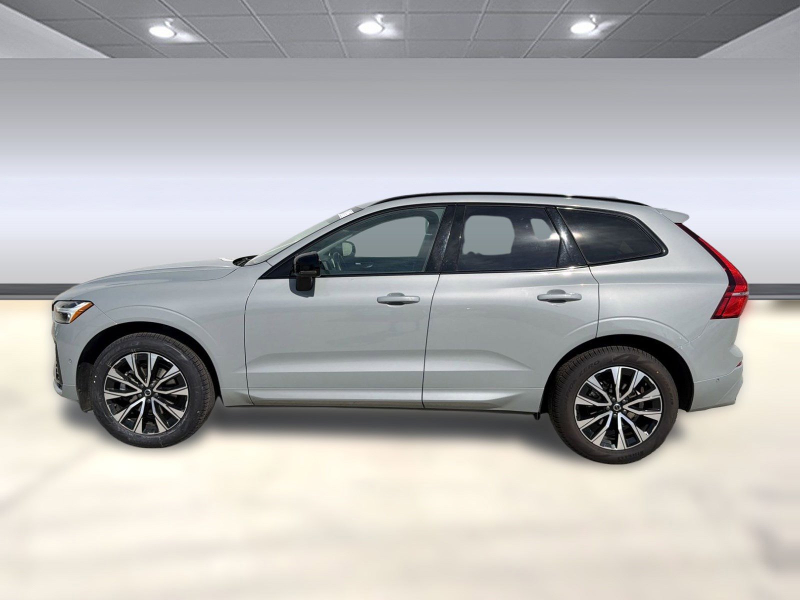 Certified 2025 Volvo XC60 B5 Plus image 2