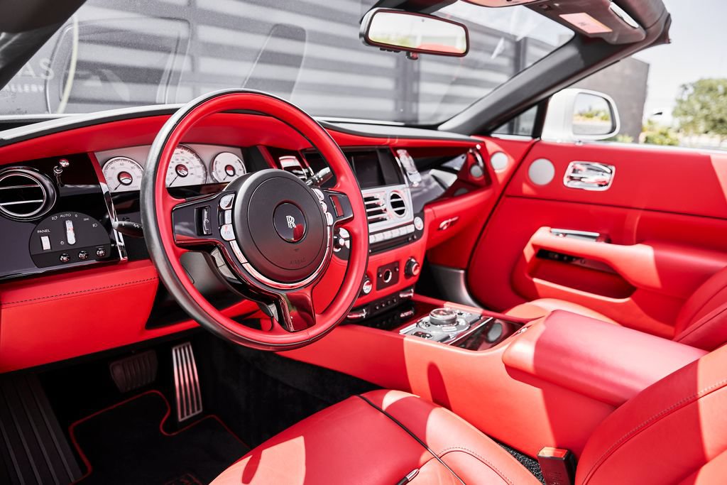 Used 2018 Rolls-Royce Dawn RWD image 2