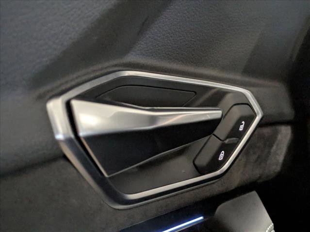 Used 2019 Audi e-tron Prestige image 18
