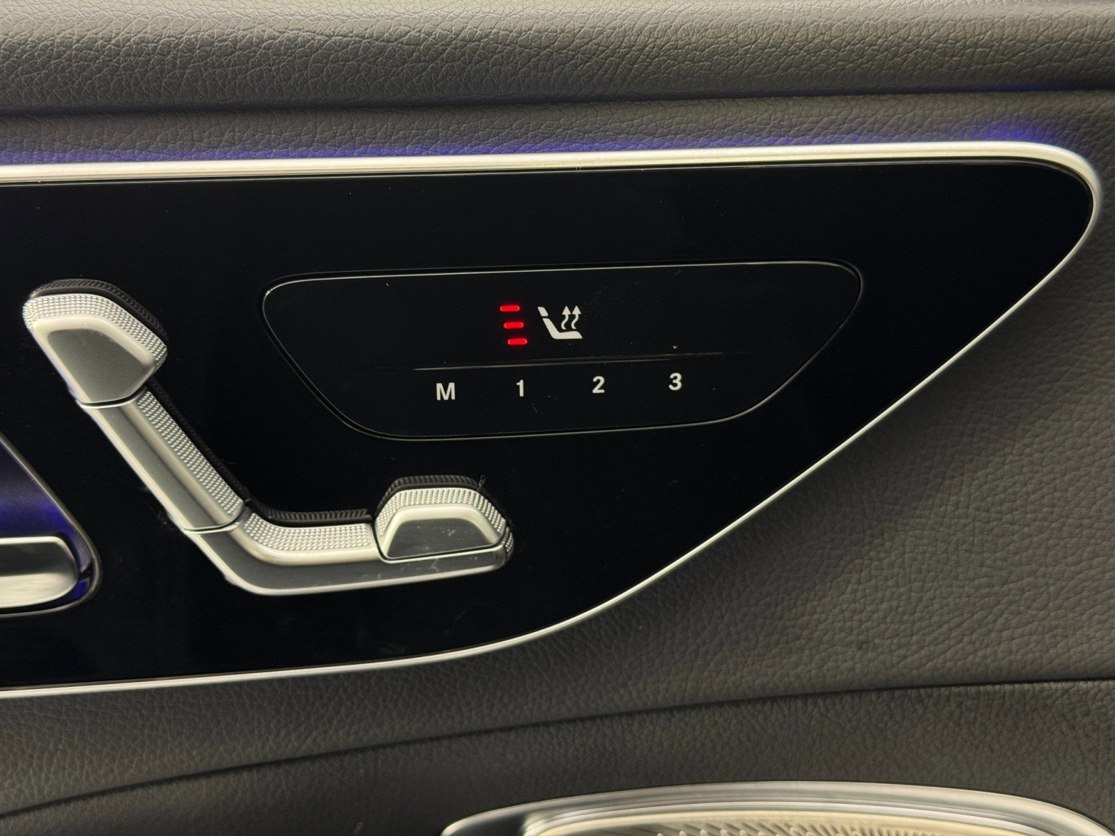 Used 2022 Mercedes-Benz C 300 4MATIC Sedan w/ Exclusive Trim Package image 17