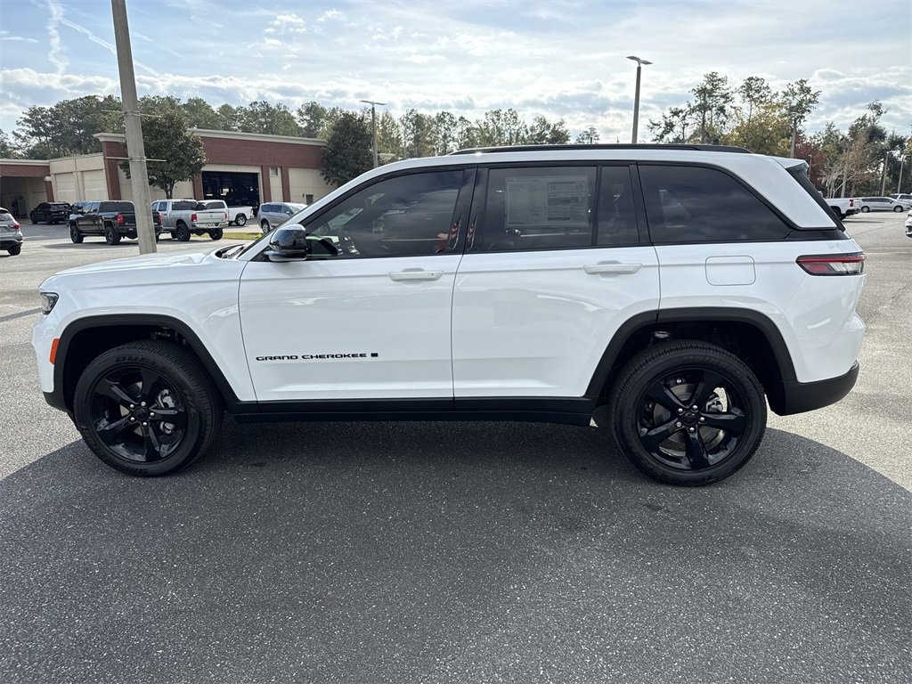 New 2025 Jeep Grand Cherokee Altitude image 6