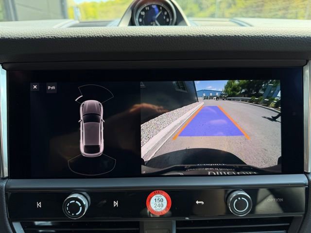Used 2025 Porsche Macan AWD/4WD image 39