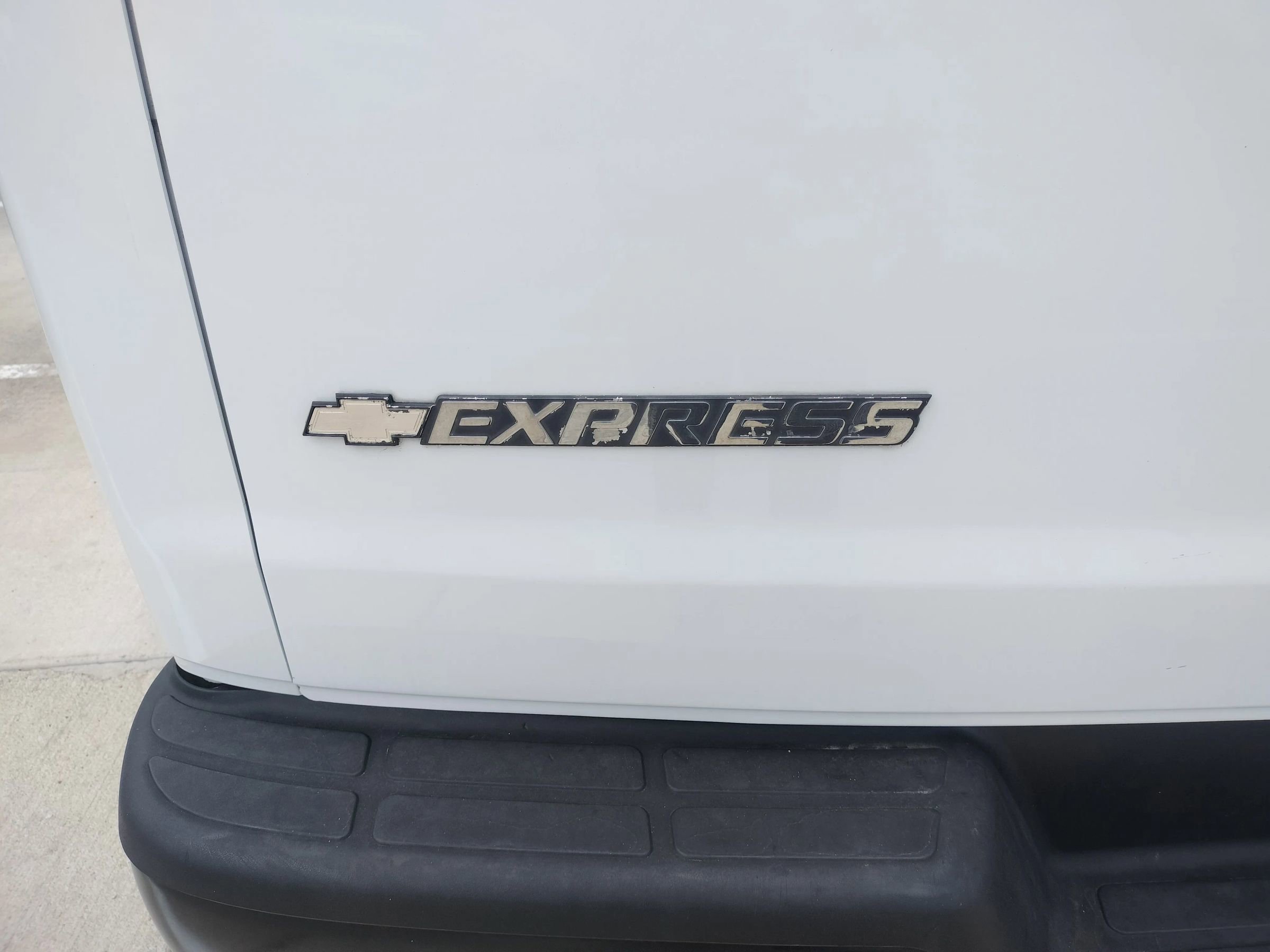 Used 2017 Chevrolet Express 2500 LS image 5