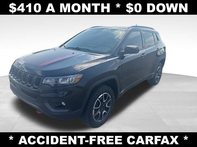 Used 2024 Jeep Compass Trailhawk w/ Sun and Sound Group AWD/4WD image 1