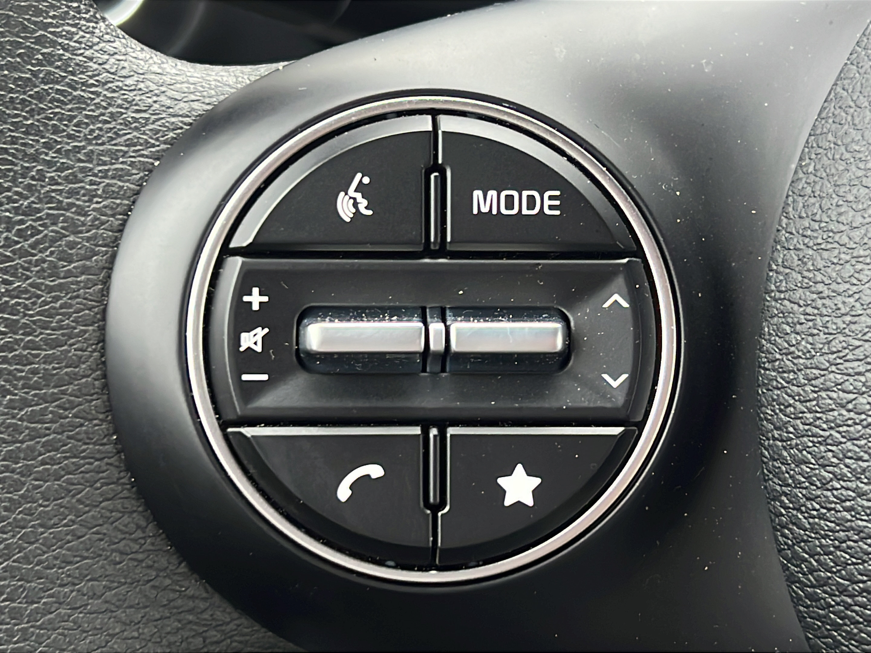 Certified 2025 Kia Soul LX w/ LX Technology Package FWD image 18