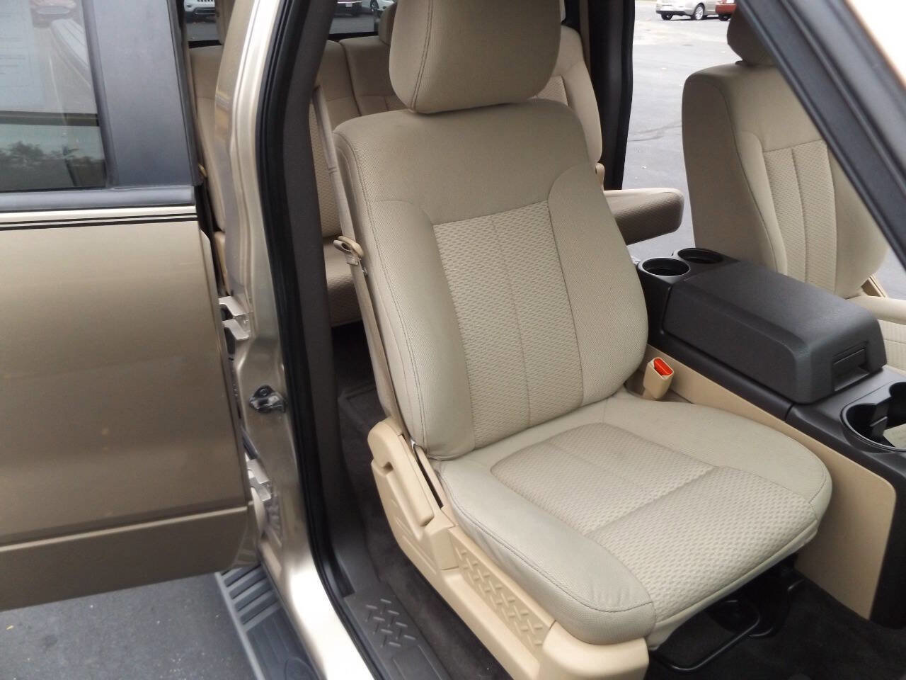 Used 2013 Ford F150 XLT w/ Mid Equipment Group image 22