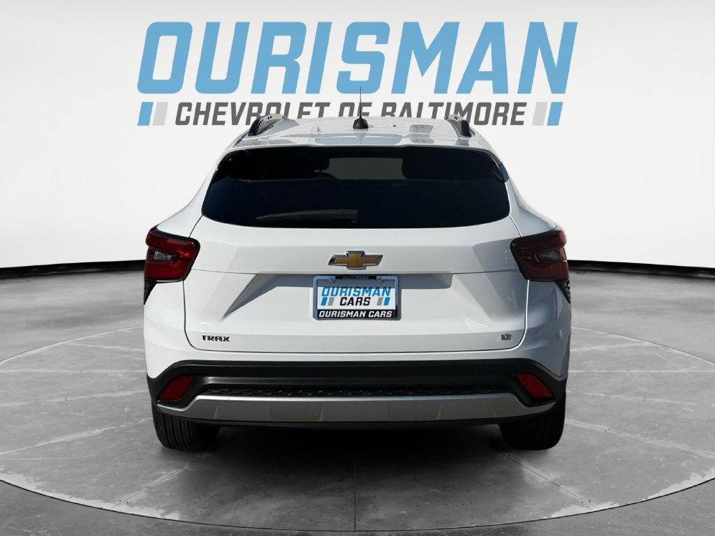 Used 2024 Chevrolet Trax LT w/ LT Convenience Package FWD image 5