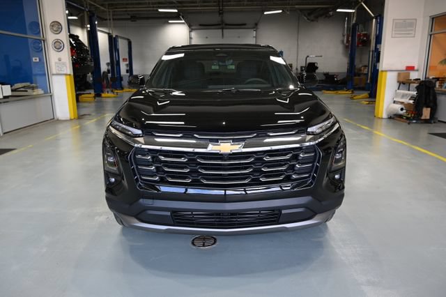 New 2026 Chevrolet Equinox LT w/ Convenience Package II FWD image 2