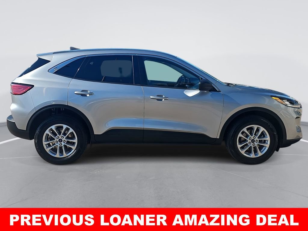 Used 2022 Ford Escape SE image 2