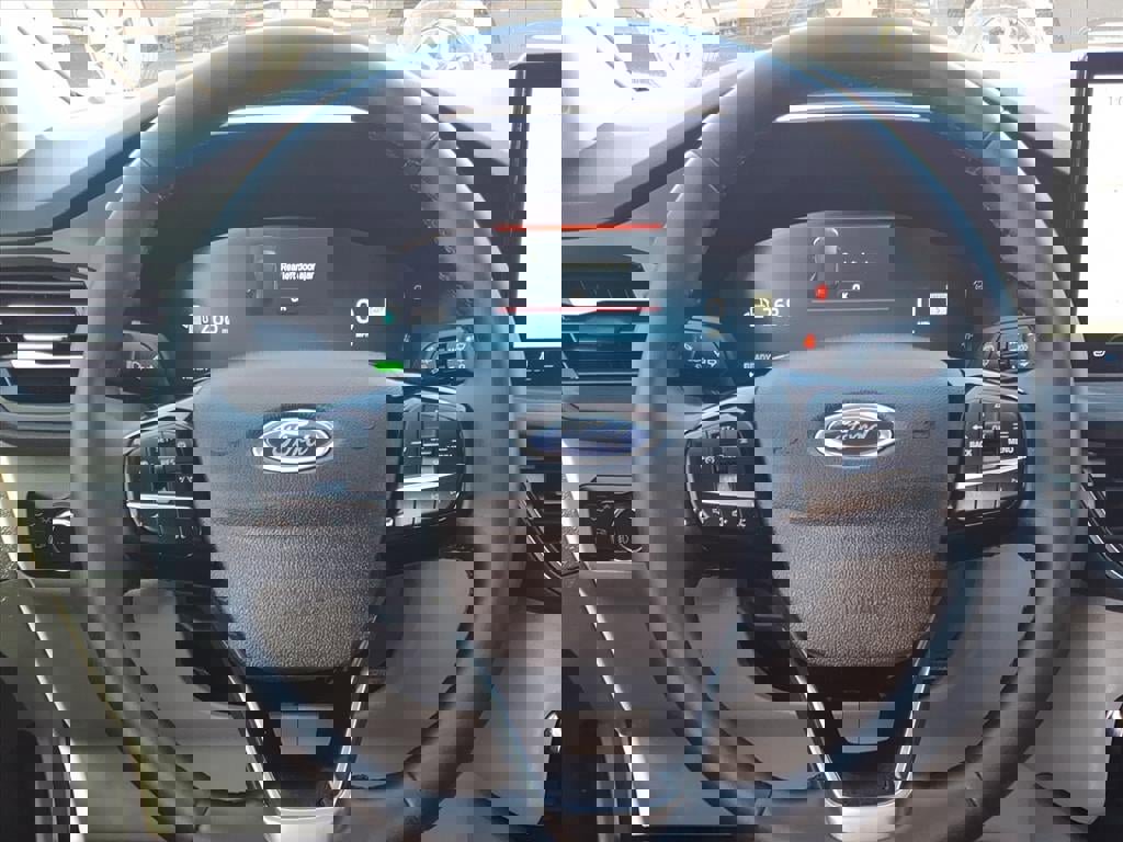 Certified 2023 Ford Escape Platinum w/ Class II Trailer Tow Package image 19