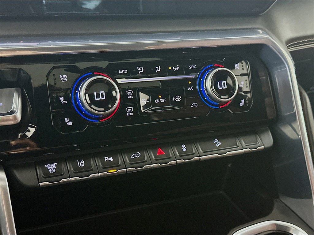 Used 2024 GMC Sierra 2500 Denali Ultimate image 18