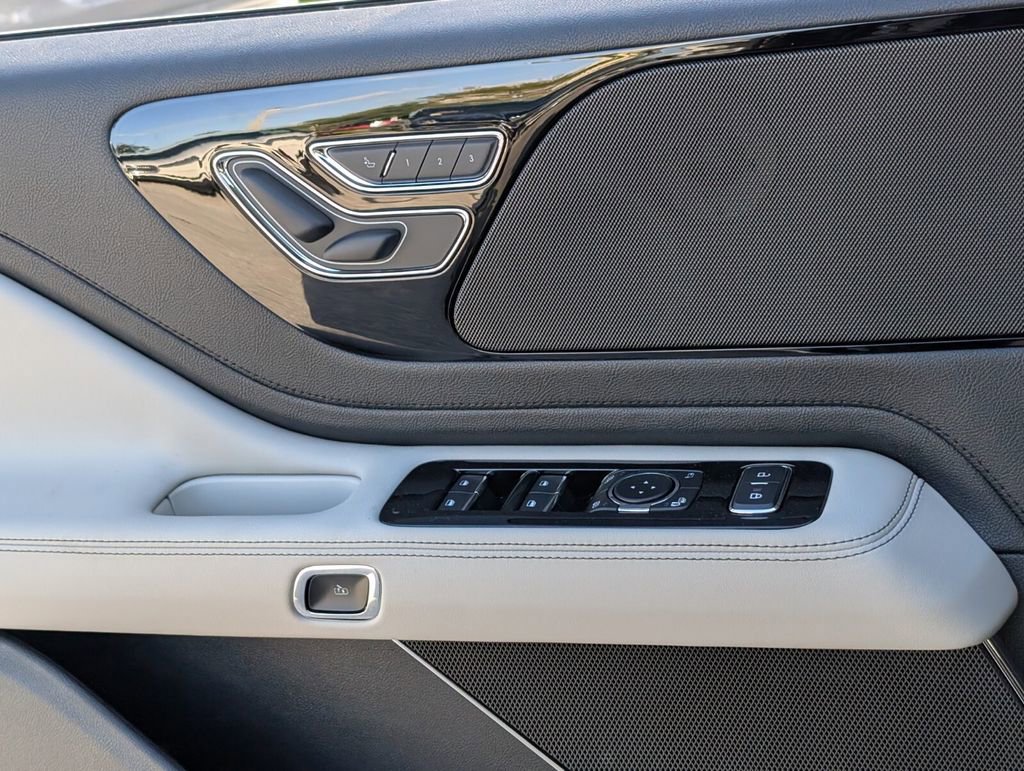 New 2026 Lincoln Aviator 2WD image 24