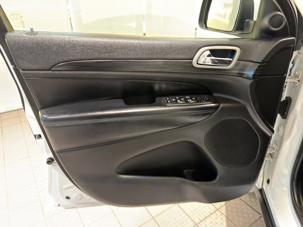 Used 2021 Jeep Grand Cherokee Laredo image 15