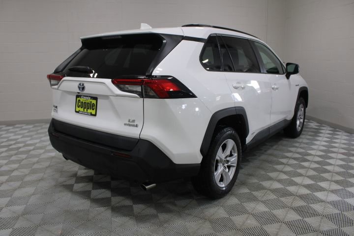 Used 2021 Toyota RAV4 LE image 11
