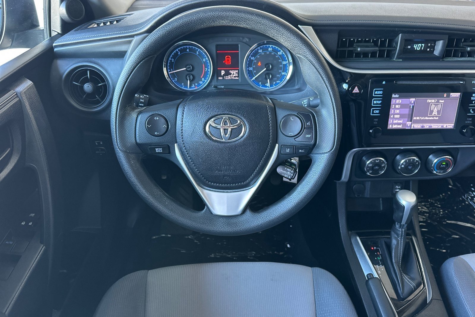 Used 2017 Toyota Corolla L w/ Carpet Mat Package (TMS) FWD image 13